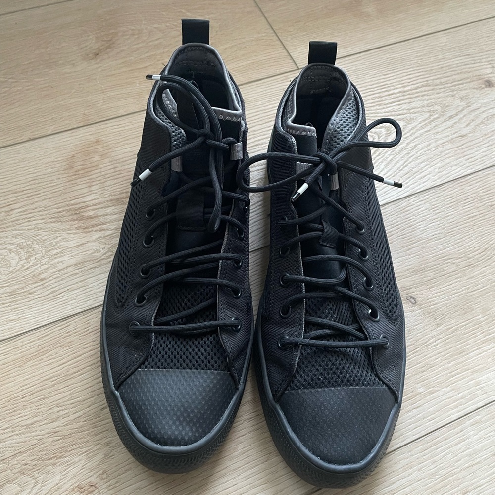 NWOT- Mens Black Converse